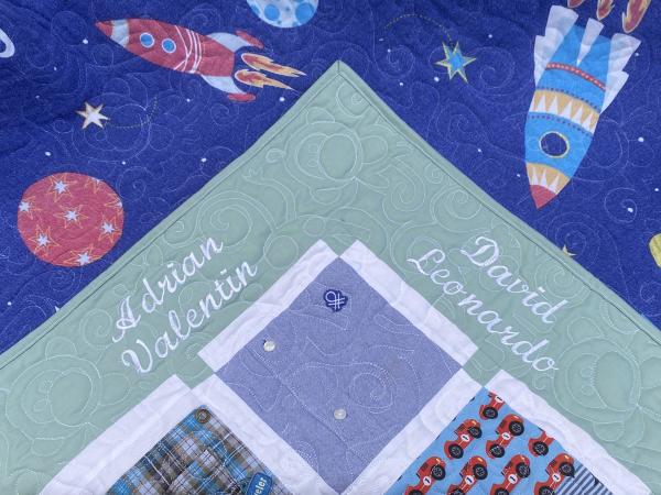 ERINNERUNGSDECKE aus Babykleidung